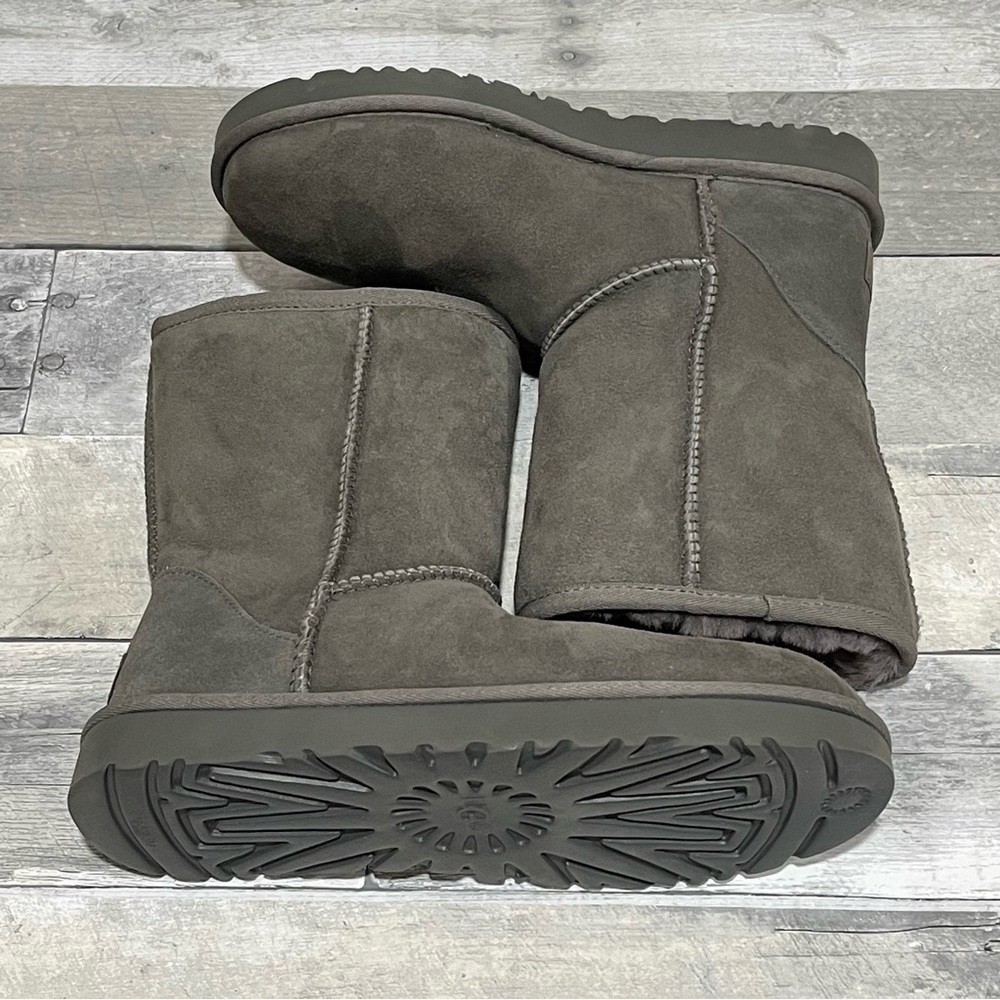 UGG Women’s Classic Short II Boots  - Gray - Size - 8 US - Picture 5 of 10